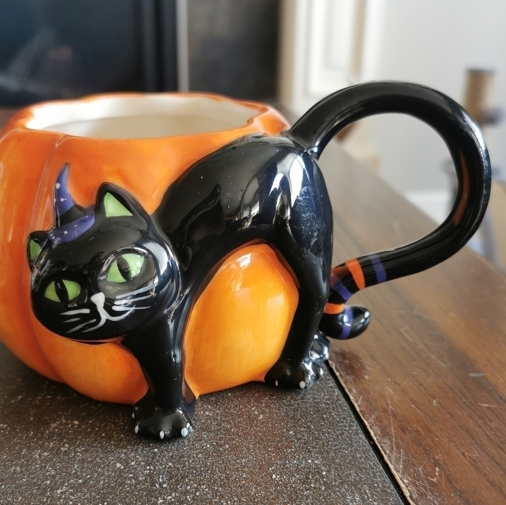 Halloween blue sky clayworks pumpkin cat mug